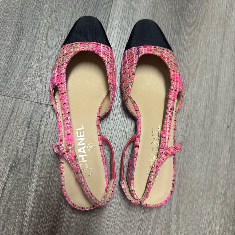 CHANEL Pink and Black Tweed Flats